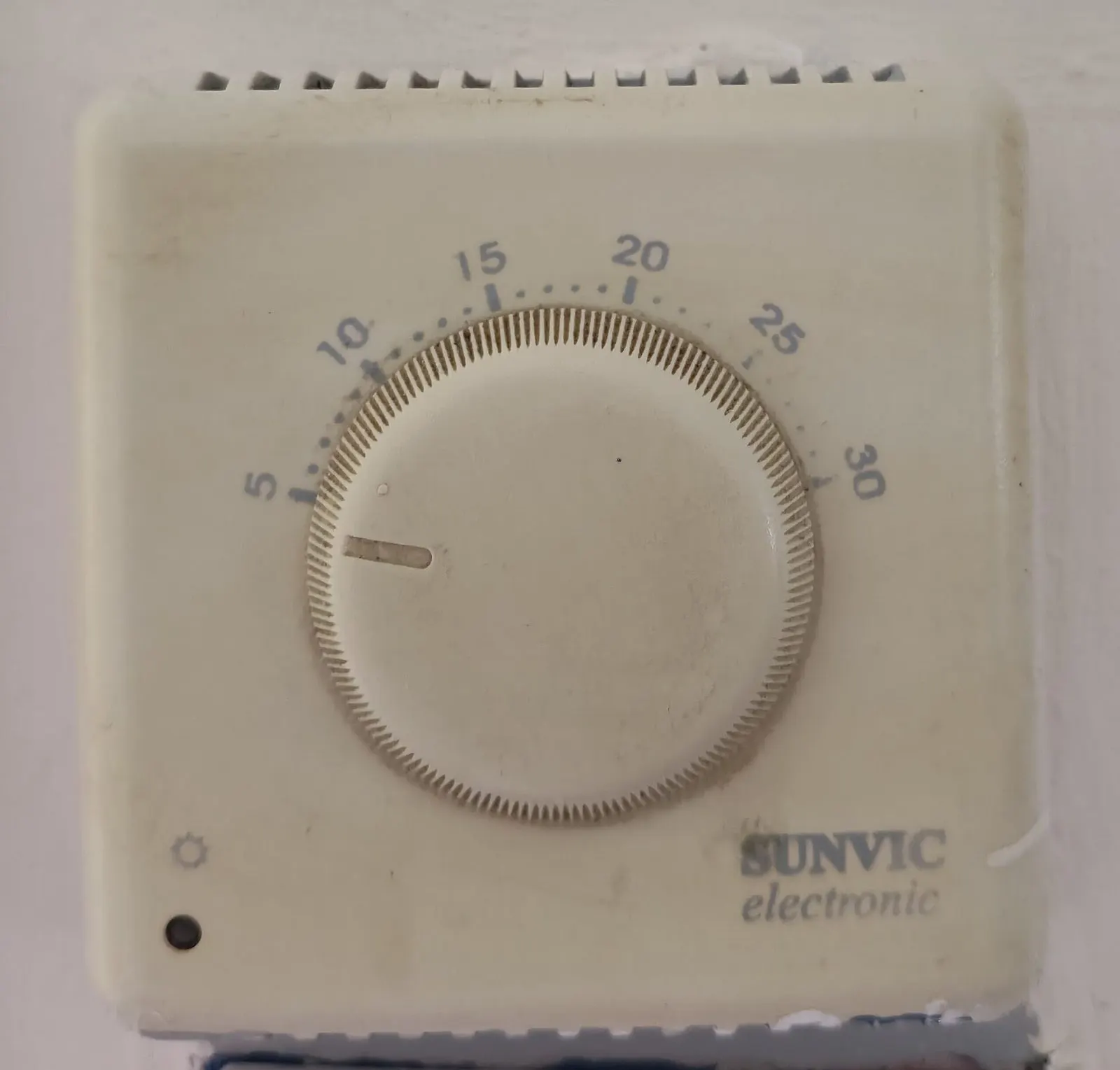 Thermostat d'ambiance à molette, gradué de 5 à 30 °C